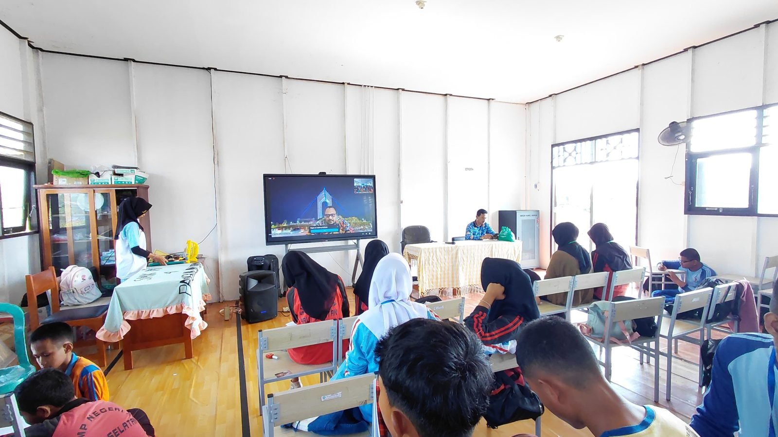 SMKN 4 Pangkalan Bun Hadiri Undangan Disdik Provinsi Kalimantan Tengah secara daring Terkait Penguatan Pemahaman Ancaman Radikalisme